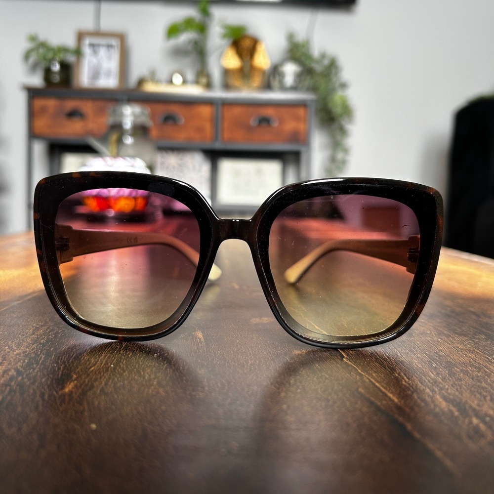 Jessica Simpson Sunglasses Tortoise Shell Oversized Square Frame J6334‎